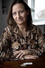 Ulla Hinge Thomsen har haft længerevarende parforhold til otte mænd. I perioder har hun følt sig »fucking umulig« til det. Foto: Martin Lehmann