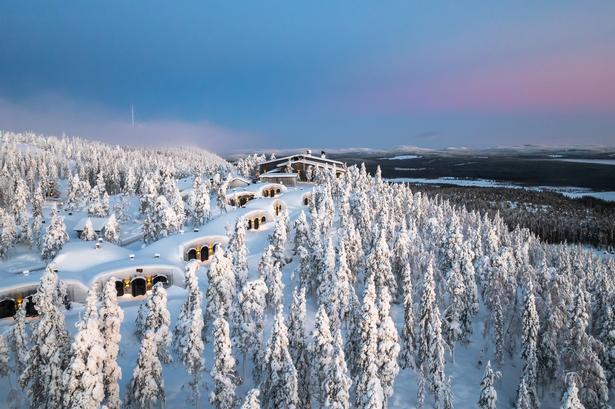 Det nyåbnede hotel Kaamos Lodge ligger på bakken Aavasaksa med en betagende udsigt til både Sverige og Finland. Foto: Miika Hämäläinen 