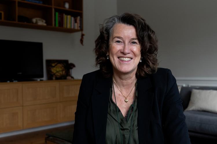 Liselotte Hyveled er godt klar over, at hun kan virke meget direkte. »Man kan godt slå sig lidt på mig«, siger hun.  Foto: Finn Frandsen