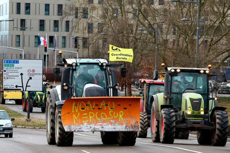 Franske landmænd har de seneste dage protesteret mod aftalen.  Foto: Frederick Florin/Ritzau Scanpix