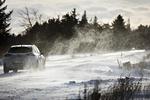 En front med sne banker på mandag i den vestlige del af landet, hvor der samtidig er risiko for snefygning flere steder. Billedet er fra rute 16 mellem Ringkøbing og Tim i fredags.  Foto: Astrid Dalum/Ritzau Scanpix