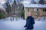 Henrik Høeg fra Snekkersten har slået ned på et svagt punkt i det nye vurderingssystem. Vurderingsstyrelsen kan ikke vise, hvordan den beregner grundværdier. Det svarer til, at man i supermarkedet alene får en bon på totalbeløbet, men ikke kan se, hvad de enkelte varer koster, har henrik Høeg skrevet til Folketinget. Foto: Miriam Dalsgaard