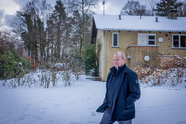Henrik Høeg fra Snekkersten har slået ned på et svagt punkt i det nye vurderingssystem. Vurderingsstyrelsen kan ikke vise, hvordan den beregner grundværdier. Det svarer til, at man i supermarkedet alene får en bon på totalbeløbet, men ikke kan se, hvad de enkelte varer koster, har henrik Høeg skrevet til Folketinget. Foto: Miriam Dalsgaard