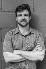 Den brasilianske forfatter José Henrique Bortoluci citerer blandt andet danske Tove Ditlevsen i sin bog Det der bliver tilbage efter min far’, der handler om hans far. Foto: Caio Oviedo