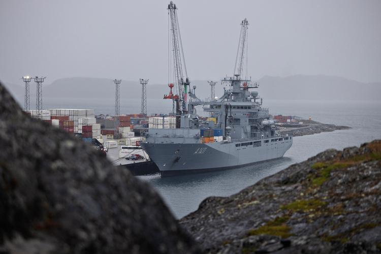 Det tyske militære transportskib 'FGS Berlin' lagde i august sidste år til kaj i Nuuk. Skibet fra Deutsche Marine deltog i Atlantic Bear-flådeøvelsen i Nordatlanten.  Foto: Christian Klindt Sølbeck/Ritzau Scanpix