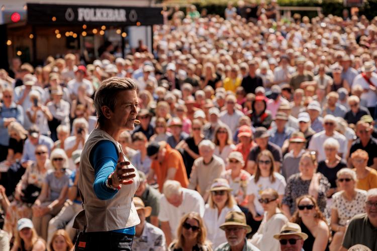 »I Europa har vi af en række dårlige grunde gjort os afhængige af eksterne partnere, som viser sig at være tvivlsomme partnere«, siger Margrethe Vestager, som her ses på Politikens scene ved Folkemødet i 2025. Foto: Jacob Ehrbahn