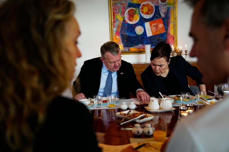 Lars Løkke Rasmussen og Vivian Motzfeldt havde meget andet end morgenmaden på ambassaden at tale om i de sidste timer op til mødet i den såkaldte Eisenhower-bygning ved siden af Det Hvide Hus.  Foto: Mads Claus Rasmussen/Ritzau Scanpix