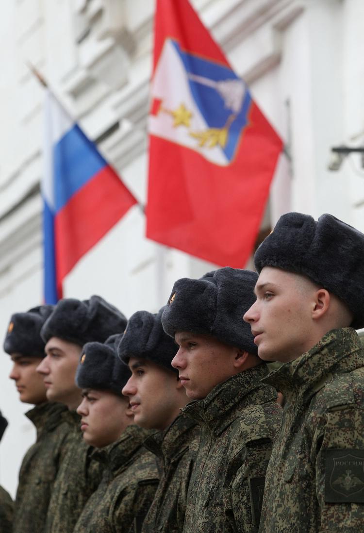 Ceremoni for værnepligtige i den russiske hær som er blevet indkaldt til militærtjeneste i havnebyen Sevastopol i det besatte Krim. Foto: Alexey Pavlishak/Ritzau Scanpix