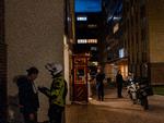 Politiaktion i et socialt belastet område uden for Stockholm, som er voldsomt præget af kriminalitet begået af unge svenske mænd. Arkivfoto:  Mads Nissen