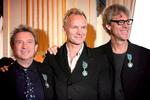 The Police var kendt for internt had, men blev holdt sammen af succesen i trioens storhedstid. Her er de tre dog samlet i Paris i 2007 for at modtage en stor pris - fra venstre er det Andy Summers, Sting og Stewart Copeland. Foto: Olivier Laban-mattei/Ritzau Scanpix