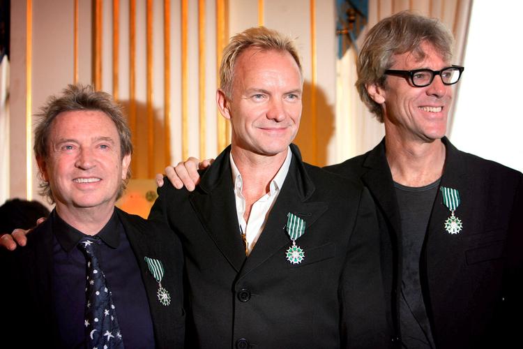 The Police var kendt for internt had, men blev holdt sammen af succesen i trioens storhedstid. Her er de tre dog samlet i Paris i 2007 for at modtage en stor pris - fra venstre er det Andy Summers, Sting og Stewart Copeland. Foto: Olivier Laban-mattei/Ritzau Scanpix