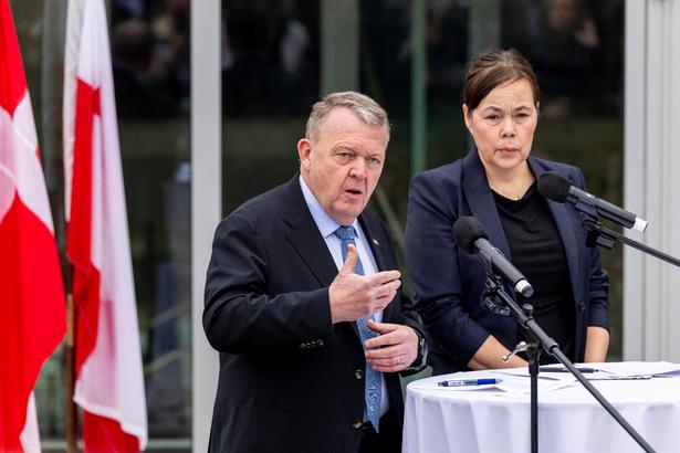 Danish Foreign Minister Lars Løkke Rasmussen (V) and Greenland’s Foreign Minister Vivian Motzfeldt deliver remarks to the press after their meeting with U.S. Vice President JD Vance and Secretary of State Marco Rubio at the Danish Embassy in Washington, D.C., on January 14, 2026. Foto: Shawn Thew/Ritzau Scanpix