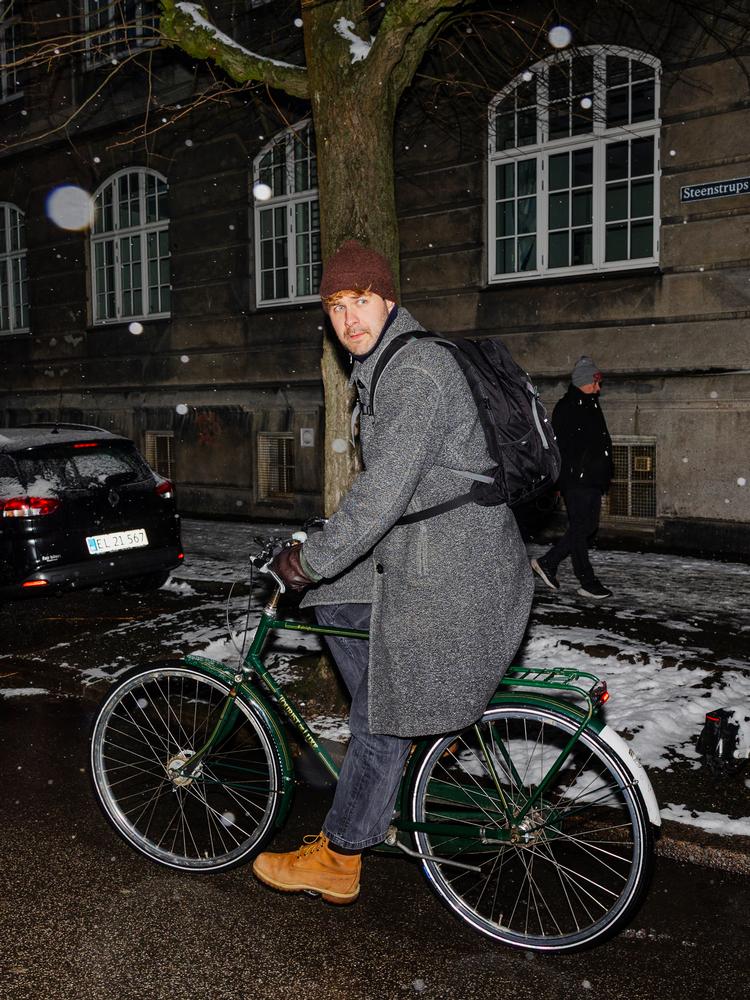 Efter en forestilling er det vigtigste, at man har et liv at vende tilbage til, mener Magnus Hauggaard. Og vejen tilbage for ham er på cykel – og i stilhed. Foto: Anders Holst Foto: Anders Holst Pedersen