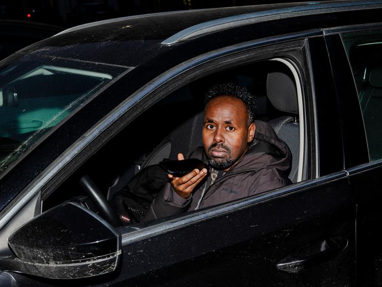 Komikerlivet kan være én lang fest, men efter et show vil Mahamad Habane ofte helst hjem til sin familie. Foto: Anders Holst Foto: Anders Holst Pedersen