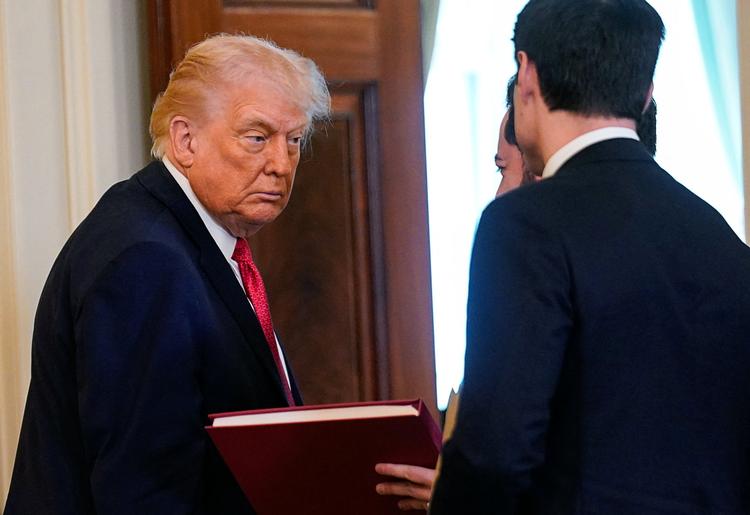 USA's præsident, Donald Trump, har ikke tænkt sig at opgive Grønland. Nu truer han med straftold. Foto: Nathan Howard/Ritzau Scanpix