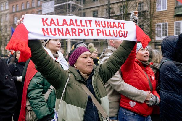 Sammen gik demonstranter i dag fra Rådhuspladsen til den amerikanske ambassade.   Foto: Peter Maunsbach