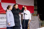 Københavns overborgmester, Sisse Marie Welling, og folketingsmedlem Aaja Chemnitz stod sammen på scenen og holdt tale. Foto: Peter Maunsbach