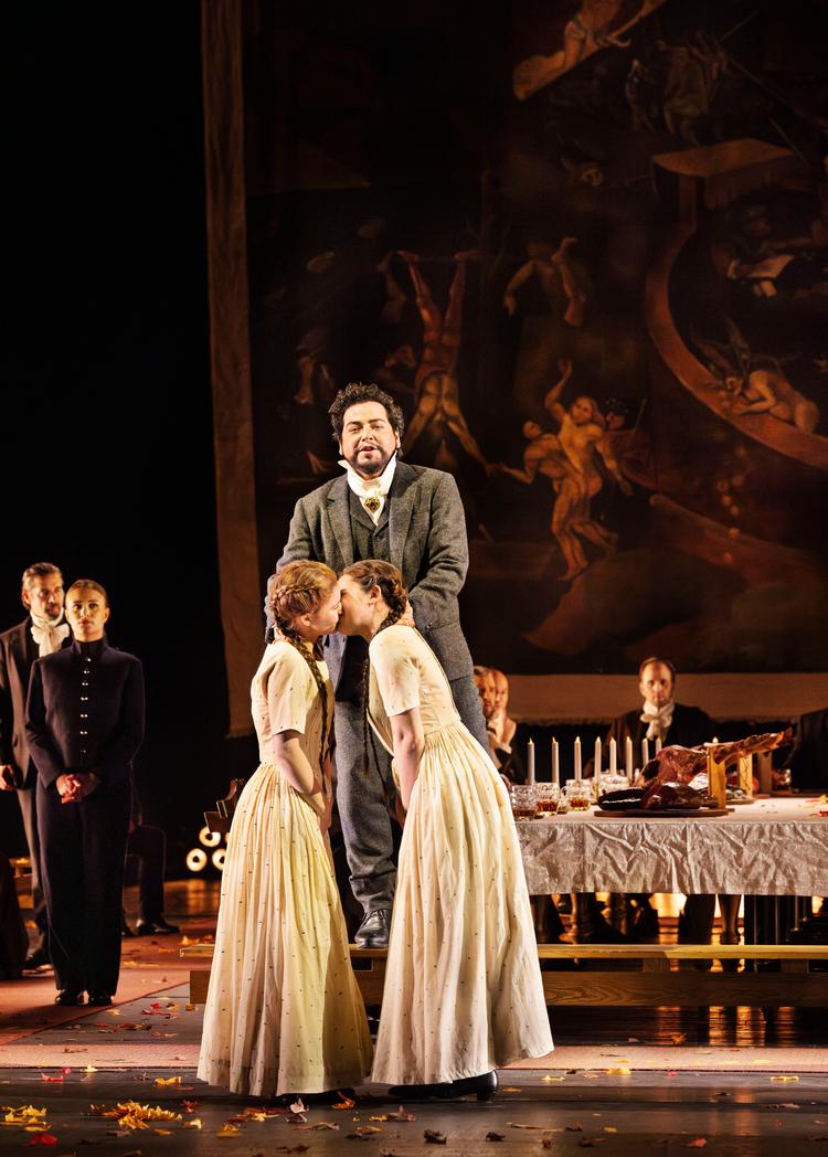 Hertugen blev ved premieren fredag sunget af tenoren Galeano Salas . Hans misbrug af kvinder var gjort meget klart. Foto: Miklos Szabo