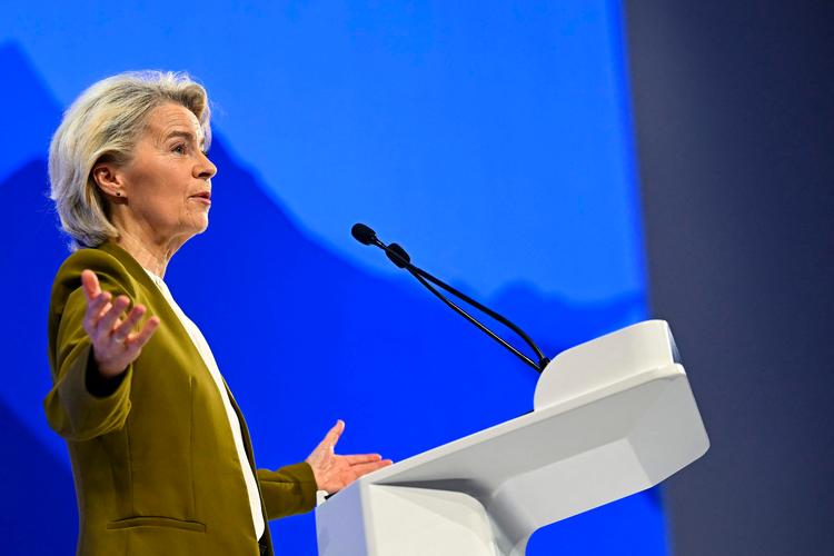 EU-Kommissionens forperson, Ursula von der Leyen, sagde i sin tale i Davos, at »sikkerhed i det høje nord ikke var hovedtemaet«, da hun begyndte at forberede sin tale. Alligevel er talen aktuel, når det gælder Arktis: »At Europa skal fremskynde sin indsats for uafhængighed – fra sikkerhed til økonomi, fra forsvar til demokrati«. Foto: Fabrice Coffrini/Ritzau Scanpix