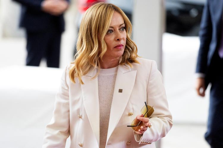 Italiens premierminister, Giorgia Meloni, har i flere år dannet migrationspolitisk parløb med Danmarks statsminister, Mette Frederiksen. Her ankommer Meloni til Christiansborg under et EU-topmøde i efteråret. Foto: Finn Frandsen