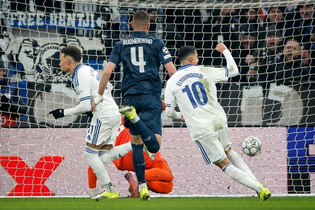 Jordan Larsson jubler efter sin udligning på riposten. Foto: Jens Dresling