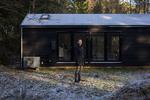Julius Skjoldby byggede i 2023 et sommerhus på grunden i Rørvig og skulle dermed være beskyttet mod stigninger i ejendomsværdiskat og grundskyld af en skatterabat. Men rabatten forsvandt i den nye vurderingsmaskine til 5 milliarder. Efter 13 måneder har han fået den tilbage.  Foto: Vikki Søholm