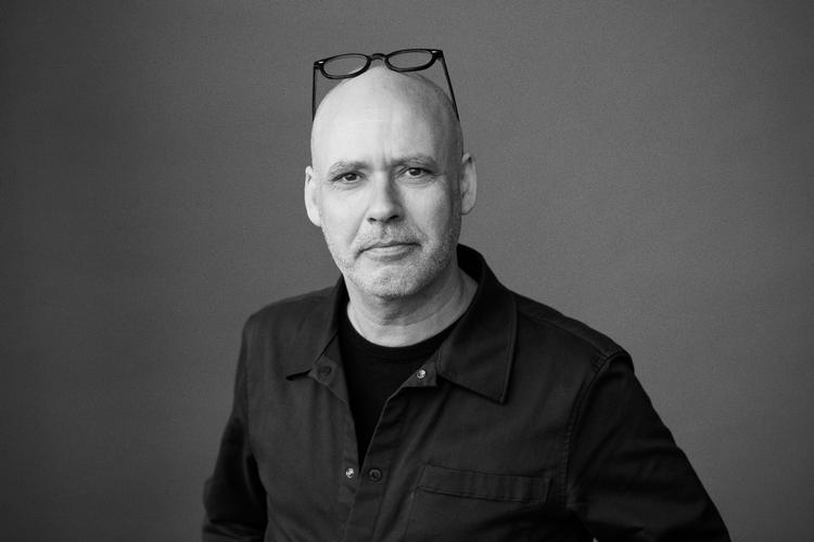 Klaus Rothstein er litteraturkritiker på Weekendavisen, tilrettelægger og vært på litterære radioprogrammer og forfatter til en række essaysamlinger og debatbøger. Foto: Jens Bangsbo