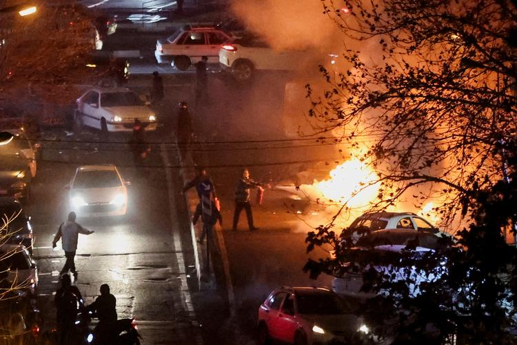 Fredag lød en klar opfordring fra FN’s højkommissær for menneskerettigheder Volker Türk: De iranske myndigheder må stoppe »den brutale undertrykkelse« af iranerne. Foto: Stringer/Ritzau Scanpix