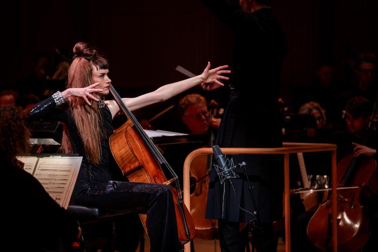 Jeg mærkede vinden helt oppe på balkonen. Det var et af aftenens højdepunkter, da Josefine Opsahl fik hele orkestret til at ligne filmen 'Avatar: The Last Airbender'.  Foto: Kim Matthäi Leland