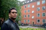 Sikandar Siddique er vokset op på Blågårds Plads på Nørrebro. Hans opvækst i København er en af af årsagerne til, at han gerne vil sidde i Borgerrepræsentationen i København, har han forklaret.  Foto: Annika Byrde