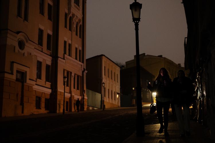 Hele Kyiv er mørklagt, efter russernes angreb på byens elforsygning.  Foto: Thomas Borberg