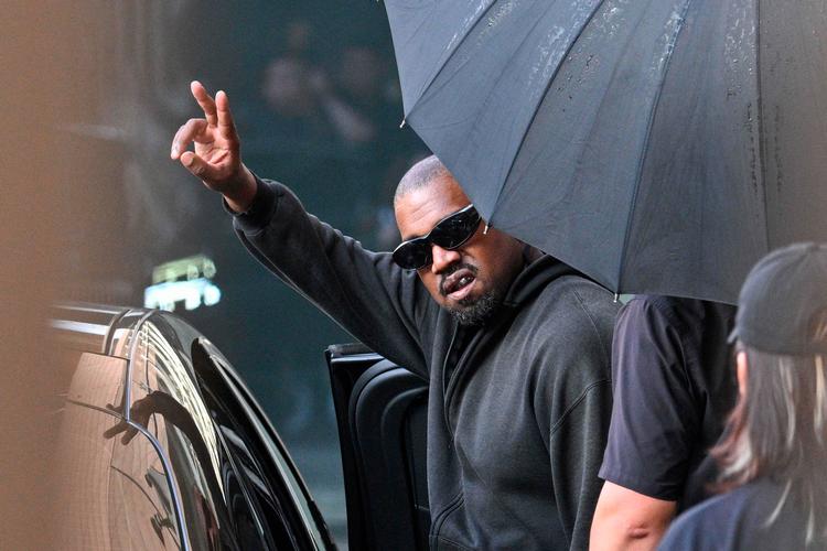 Kanye West har gennem karrieren vundet 24 Grammy-priser og solgt mere end 160 millioner plader. Men de seneste år er det hans hadefulde og antisemitiske udtalelser, der har været i fokus. Foto: Hector Retamal/Ritzau Scanpix