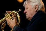 Palle Mikkelborg fanget med sit flygelhorn under en koncert for nogle år siden under Copenhagen Jazz Festival. Hans nye album kommer, efter han har sagt stop for flere sceneoptrædener. Arkivfoto:  Peter Hove Olesen