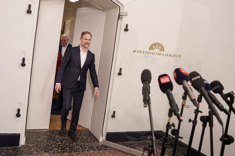 For anden dag i streg kunne en glad finansminister Nicolai Wammen (S) træde ud og fortælle om, hvordan regeringen agter at gøre det billigere for danskerne at fylde indkøbskurven. Foto: Liselotte Sabroe/Ritzau Scanpix