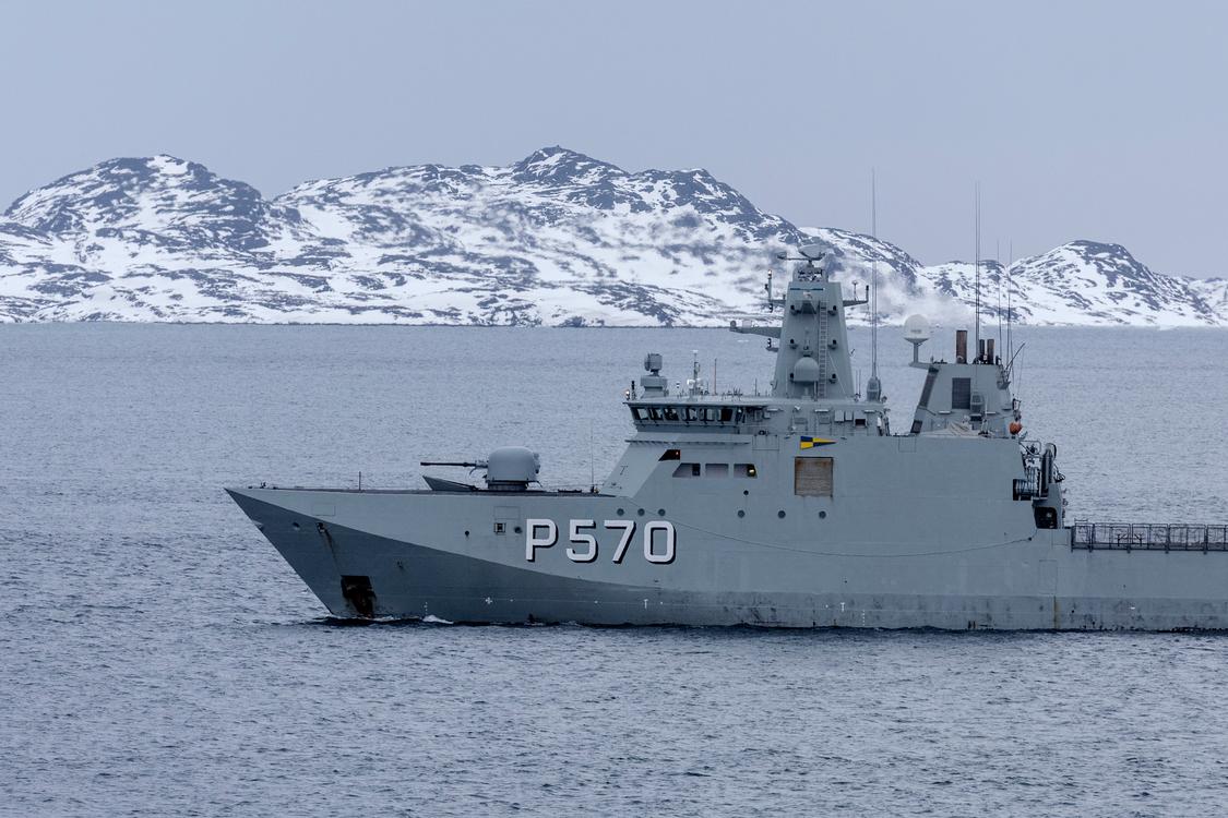 USA wants Greenland. Nuuk - by night, with the mountain Sermitsiaq in the background. Foto: Martin Lehmann