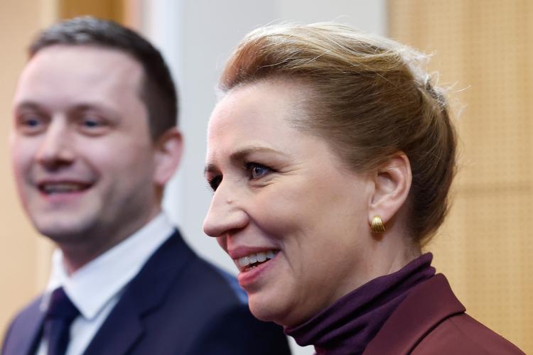 »Vi er alle tre enige om, at det er af højeste prioritet, at Nato skal spille en langt større rolle i Arktis og det høje nord, herunder Grønland​«, sagde statsministeren under det fælles pressemøde med Grønlands regeringsleder Jens-Frederik Nielsen og præsident Emmanuel Macron i Élysée-palæet onsdag. Foto: Mohammed Badra/Ritzau Scanpix