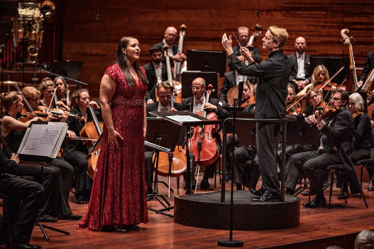 Den norske sopran Lise Davidsen fotograferet med DR SymfoniOrkestret i 2018. Nu er hun tilbage i rollen som Lady Macbeth i Operaen. Foto: Jacob Ehrbahn