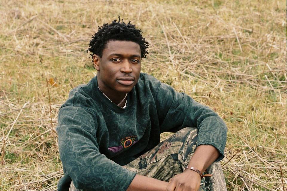Janjay Lowe, kendt som Mon Rovîa, er en afro-appalachisk sanger-sangskriver fra Liberia, der er opvokset i USA. Hans musik er et interessant indspark i debatten om, hvem der er amerikanske. Foto: Zayne Isom