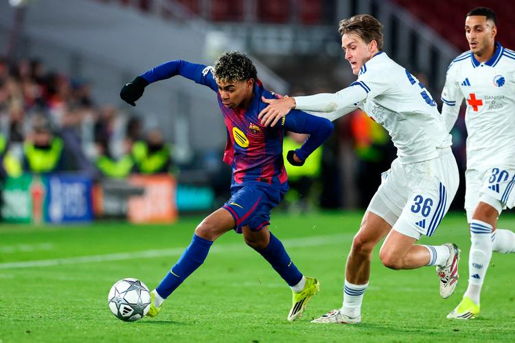 FCK kunne ikke følge med FC Barcelona i anden halvleg, der blev løvernes sidste i denne sæsons Champions League. Foto: Josep Lago/Ritzau Scanpix