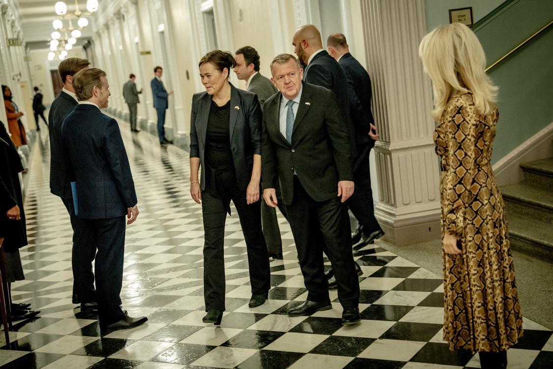 Denmark's Foreign Minister, Lars Løkke Rasmussen (M), and Greenland's Minister for Foreign Affairs, Vivian Motzfeldt, are received by the U.S. Chief of Protocol, Monica Crowley, before meeting with U.S. Vice President J.D. Vance and Secretary of State Marco Rubio at the White House in Washington D.C., USA, on Wednesday, January 14, 2026. The meeting takes place after U.S. President Donald Trump has repeatedly stated that the U.S. wants "ownership" of Greenland. (Photo: Mads Claus Rasmussen/Ritzau Scanpix) Foto: Mads Claus Rasmussen/Ritzau Scanpix