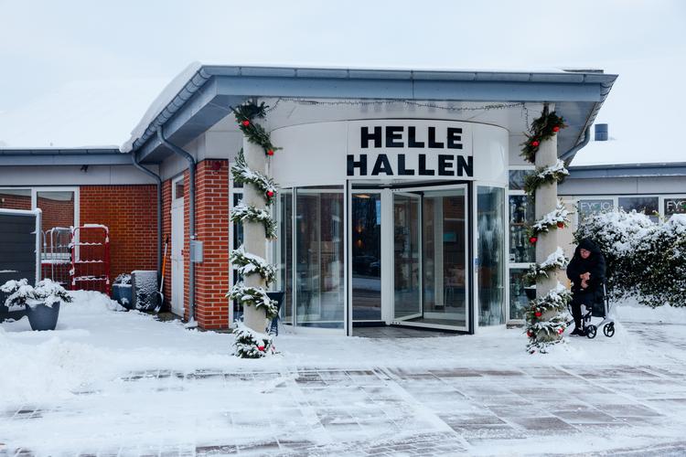 Navnet på Helle Hallen er et levn fra dengang der fandtes en kommune, der hed Helle Kommune. I dag hedder det Varde Kommune, navngivet efter den største by i området.  Foto: Peter Maunsbach