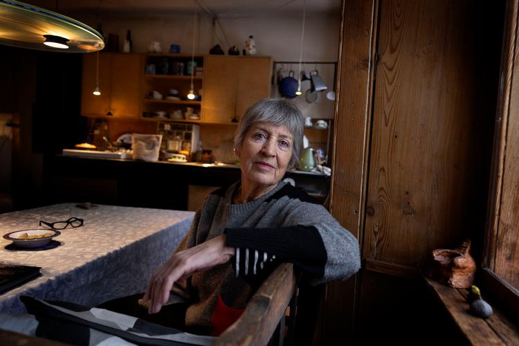   »Jeg er næsten vegetar. Altså, hvis folk inviterer mig til middag, hvilket sker meget sjældent, og de har lavet kød, så spiser jeg det gerne«, siger Susanne Mertz.   Foto: Finn Frandsen