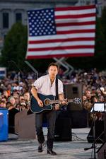 To mennesker er døde i Minneapolis. Bruce Springsteen har skrevet en sang om det, og mediemøllen kører videre. Foto: ARTE