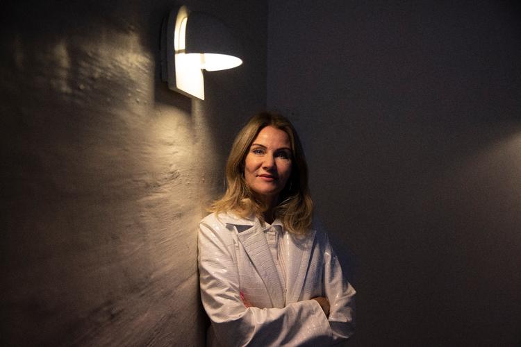 Det er ikke første gang, at tidligere statsminister Helle Thorning-Schmidt retter skytset mod Venstres formand, Troels Lund Poulsen. Også da Troels Lund Poulsen blev valgt som formand i 2023, var hun ude og kritisere hans rolle i hendes skattesag. Foto: Finn Frandsen