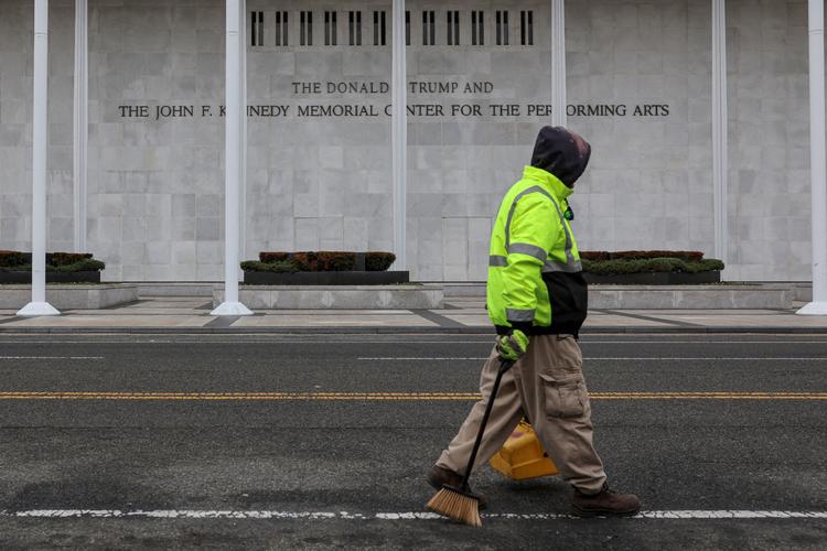 Sidste år omdøbte Donald Trump Kennedy Center, så det nu også bærer hans navn. Hans overtagelse af kontrollen med USA's førende kulturinstitution har dog ført til boykot fra flere kunstnere. Foto: Tyrone Siu/Ritzau Scanpix