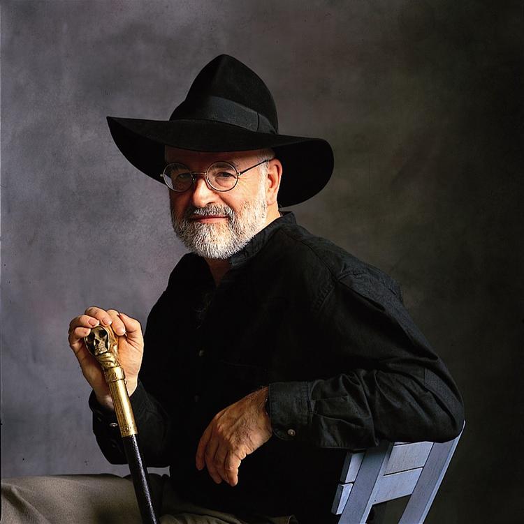 Terry Pratchett skrev den populære 'Diskverden'-serie og blev diagnosticeret med Alzheimers i 2007. Han gjorde sig til fortaler for mere forskning i sygdommen. Nu er hans egne bøger blevet en del af netop denne forskning. (arkivfoto) Foto: Random House/RANDOM HOUSE