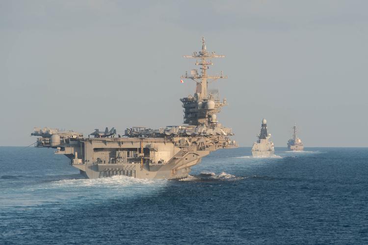 Hangarskibet USS Abraham Lincoln er ankommet til Det arabiske hav lige syd for Iran flankeret af en gruppe Destroyere. Arkivfoto (Zachary PEARSON / US NAVY / AFP/Scanpix) Foto: Zachary Pearson/Ritzau Scanpix