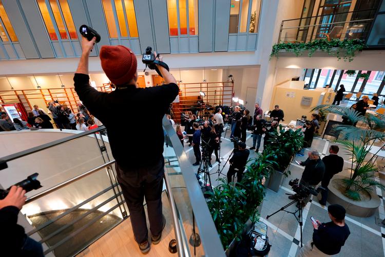 Presseopbuddet er enormt ved retten i Oslo, hvor Marius Borg Høiby står tiltalt for 38 forhold. Han har i lang tid været udsat for en »tsunami af negativ omtale«, sagde  hans ene forsvarer på retssagens første dag.  Foto: Amanda Pedersen Giske/Ritzau Scanpix