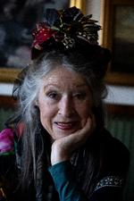 Anne Marie Helgers fremtidstro var uendelig, da karrieren begyndte i perfekt sync med hippie-tidens idealer om fred og fordragelighed. Tidsånden er mildt sagt vendt, men hun viger ikke en tomme fra sine idealer. Foto: Finn Frandsen