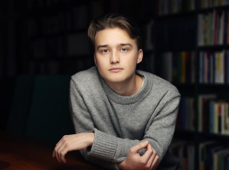 Martin Tilrem er født i 2000 i Nannestad i Norge. 'Et pigebarn' er hans debutroman. Foto: Agnete Brun